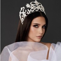 Inilah Miss Universe Peru 2020 Janick Maceta. Wanita yang kecantikannya banyak mendapat pujian warganet itu sukses melaju ke babak top 5 Miss Universe 2020. Namun pada akhirnya Janick hanya meraih gelar runner up 2 Miss Universe 2020. Foto: Dok. Instagram @ janickmaceta