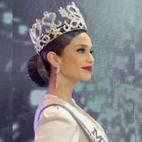 Namun nyatanya yang terjadi bukanlah demikian. Seperti dikutip dari Pledge Times, Janick Maceta menangis setelah mendengar kata-kata motivasi dari penggemarnya yang hadir langsung di Florida, Amerika Serikat, untuk menyaksikan final Miss Universe 2020. Foto: Dok. Instagram @ janickmaceta