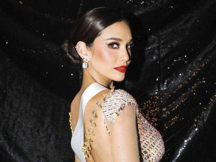 10 Foto Cantiknya Runner Up 2 Miss Universe 2020 yang Viral karena Nangis