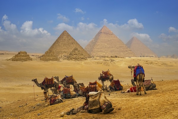 Mesir dan piramidanya tentu tak mau kalah. Negara ini masuk peringkat ke-10 untuk destinasi terbaik di tahun 2022 (Getty Images/ugurhan)