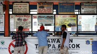 Rute angkutan luar kota di terminal ini melayani Bandung, Cirebon, Sukabumi, Tasikmalaya, Garut, Cikampek, Banjar, Purwokerto, Yogyakarta, Solo, Kediri, Malang, Madiun, Bogor, Depok dan kota lainnya. 