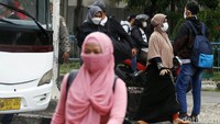 Terminal Kampung Rambutan merupakan terminal besar yang melayani rute luar kota dan angkutan umum dalam kota Jakarta. 