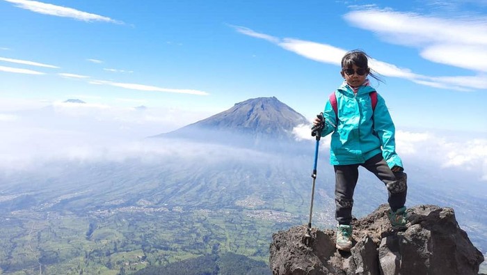 Keren! Bocah 10 Tahun Asal Cimahi Jajal 10 Gunung di Indonesia