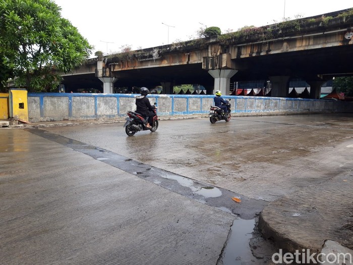 Kondisi Jl RE Martadinata-Jembatan Lodan, usai diguyur hujan semalam, 18 Mei 2021 pagi. (Rakha Ariyanto Darmawan/detikcom)