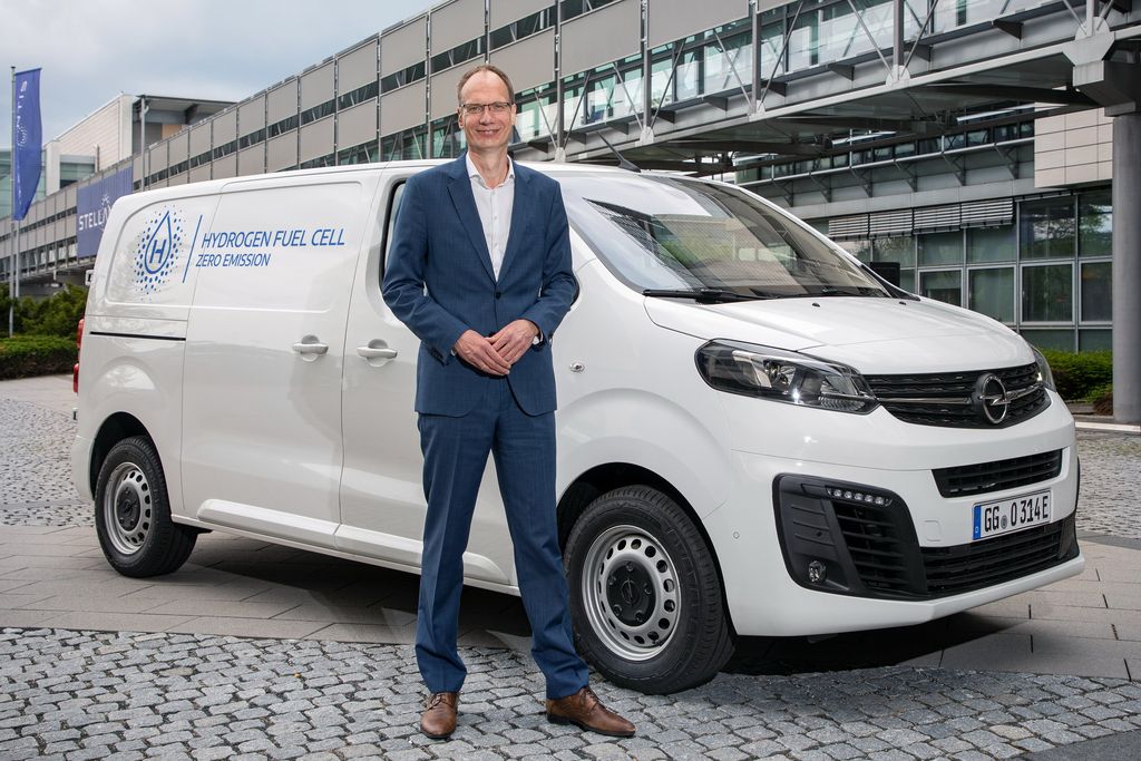 Opel dan Vauxhall memastikan akan memperkenalkan teknologi cell terbaru dalam bentuk van alias mobil komersial. Mobil ini komersial atau Light Commercial vehicle (LCV) hidrogen ini bakal disapa New Vivaro-e.
