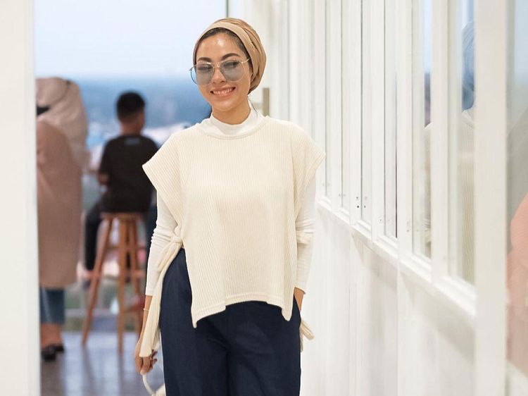 10 Transformasi Gaya Liza Aditya Hingga Putuskan Lepas Hijab