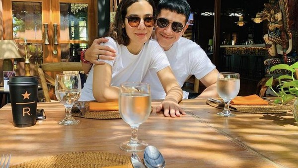 Makin Romantis! Kompaknya Vino G. Bastian dan Marsha Timothy Saat Makan Bareng