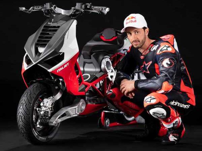 Mantan pebalap Ducati Andrea Doviziosi jadi brand ambassador motor skutik Italjet