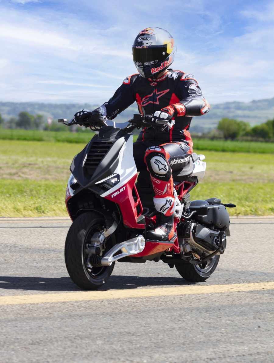Mantan pebalap Ducati Andrea Doviziosi jadi brand ambassador motor skutik Italjet