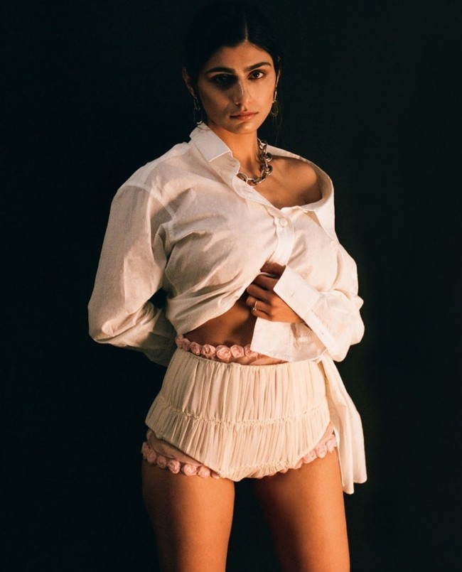 Mia Khalifa menjalani profesi sebagai bintang porno pada 2014 - 2015. Lepas dari industri film dewasa, ia banting stir menjadi content creator YouTube. Foto: Instagram/@miakhalifa