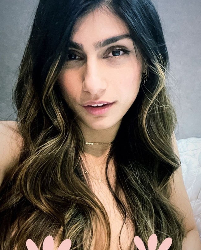 Di luar industri film porno dan YouTube, wanita 28 tahun ini pernah bekerja sebagai pengacara dan presenter olahraga. Foto: Instagram/@miakhalifa