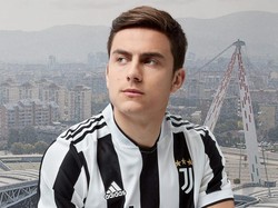 Paulo Dybala turut menjadi model jersey baru Si Nyonya Tua. (Foto: dok. Juventus)