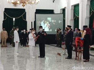 Lantik Bupati Cianjur, Ridwan Kamil Titip Genjot Pertanian-Pariwisata