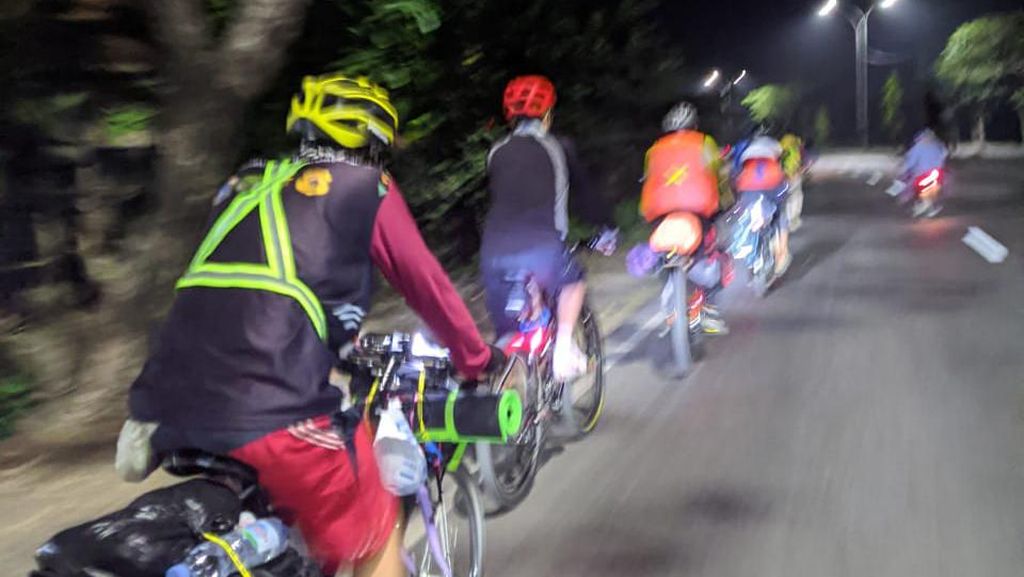 Cerita Pemudik Bersepeda dari Depok ke Kendal Jateng, Lalui Penyekatan