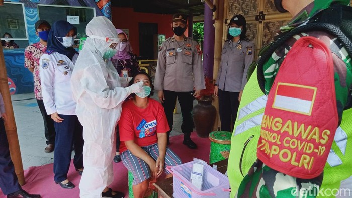 Pengunjung Wisata Air dan Pedagang di Klaten Dijaring Rapid Antigen, Ini Hasilnya