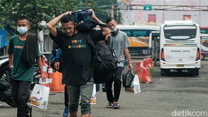 Penumpang Bus Kembali Wara-wiri di Terminal Baranangsiang Penumpang Bus Kembali Wara-wiri di Terminal Baranangsiang