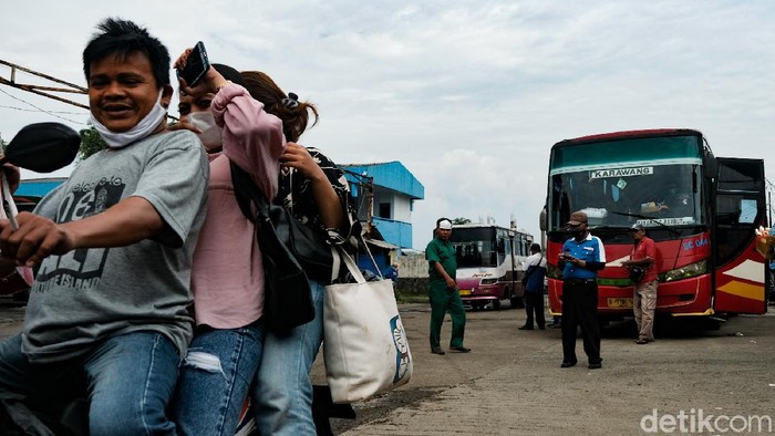 Penumpang Bus Kembali Wara-wiri di Terminal Baranangsiang Penumpang Bus Kembali Wara-wiri di Terminal Baranangsiang