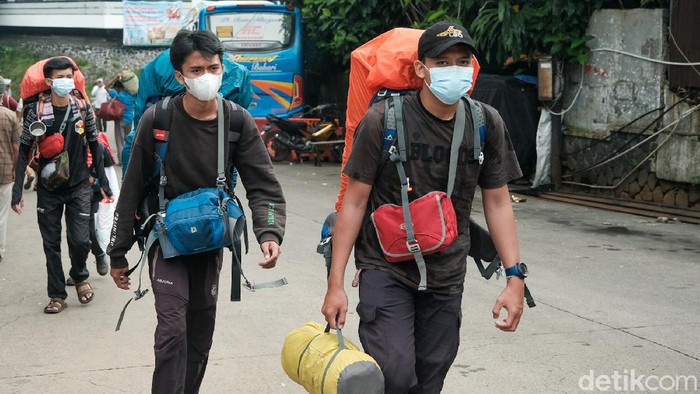 Penumpang Bus Kembali Wara-wiri di Terminal Baranangsiang Penumpang Bus Kembali Wara-wiri di Terminal Baranangsiang
