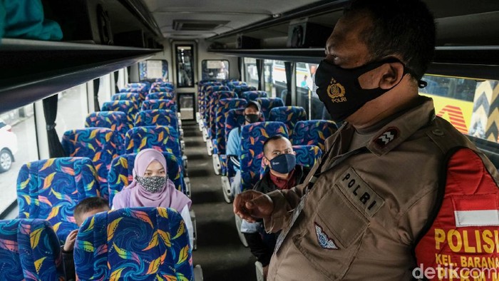 Penumpang Bus Kembali Wara-wiri di Terminal Baranangsiang Penumpang Bus Kembali Wara-wiri di Terminal Baranangsiang