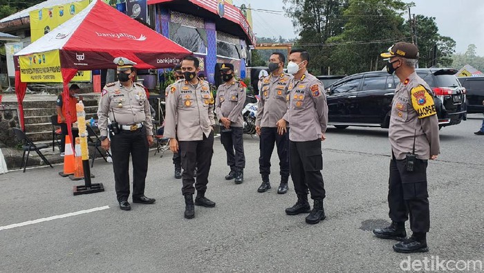 Masa larangan mudik 2021 berlangsung mulai 6-17 Mei. Di perbatasan Jatim-Jateng di Cemoro Sewu, Magetan, ada 3.453 kendaraan yang diputar balik.
