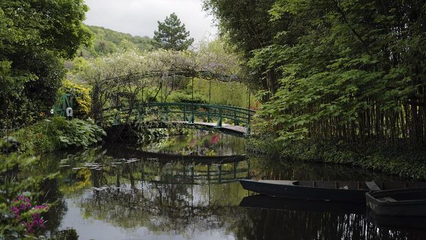 The green bench in the Japanese-inspired water garden of Claude Monet's house, French impressionist painter who lived from 1883 to 1926, waits ahead of the re-opening, in Giverny, west of Paris, Monday May 17, 2021. Lucky visitors who'll be allowed back into Claude Monet's house and gardens for the first time in over six months from Wednesday will be treated to a riot of color, with tulips, peonies, forget-me-nots and an array of other flowers all competing for attention. (AP Photo/Francois Mori)