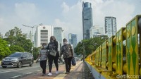 Aturan mengenai perpanjangan PPKM Mikro ini tercantum dalam Keputusan Gubernur Provinsi DKI Jakarta Nomor 615 Tahun 2021 dan Instruksi Gubernur Provinsi DKI Jakarta Nomor 34 Tahun 2021.