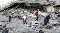 Sejumlah bangunan hancur akibat serangan udara Israel di Gaza. AP Photo/Adel Hana.