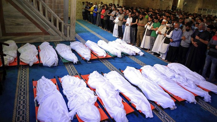 Ratusan Warga Palestina Tewas Akibat Serangan Israel Militer Israel terus melancarkan serangan terhadap Palestina. Ratusan warga Palestina tewas.