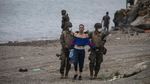 Momen Ribuan Migran Maroko Berenang ke Spanyol
