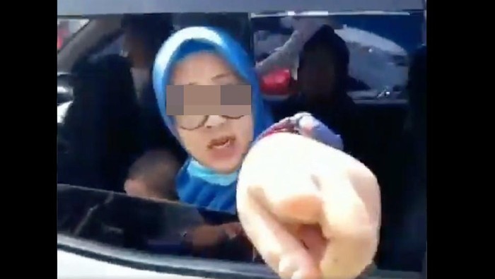 screenshot video viral pemudik marah ketika ditegur petugas