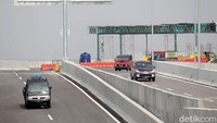Simpang Susun Cileunyi menghubungkan antara Tol Padaleunyi dan Cisumdawu.