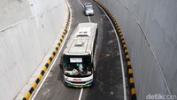 Sejumlah kendaraan melintas di Simpang Susun Cileunyi, Selasa (18/5/2021).