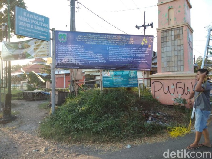 Pandemi COVID-19 yang belum usai menyebabkan beberapa tradisi Lebaran di Kabupaten Pasuruan ditiadakan. Termasuk ski lot atau ski di atas lumpur.