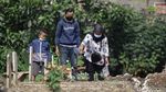 Suasana TPU Srengseng Sawah 2 Usai Ziarah Kembali Dibuka