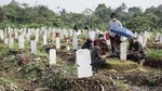 Suasana TPU Srengseng Sawah 2 Usai Ziarah Kembali Dibuka