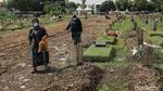 Suasana TPU Srengseng Sawah 2 Usai Ziarah Kembali Dibuka