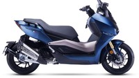 TR 400 Trailblazer dilengkapi kaca spion yang terintegrasi dengan lampu sein. Lalu desain joknya bertingkat, dipadu dengan behel model tanduk. Selain itu motor ini juga dilengkapi suspensi upside down dan cakram ganda di depan. Foto: Istimewa