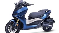 Sebagai salah satu merek otomotif terkenal di dunia, motor-motor buatan Ducati banyak ditiru atau dijiplak oleh produsen otomotif di China. Seri Panigale  menjadi contoh motor Ducati yang banyak dibuat tiruannya. Salah satu tiruannya adalah Tairong TR 400 Trailblazer. Tapi bukan berbentuk sportbike, TR 400 Trailblazer adalah skutik 400 cc yang memiliki tampang mirip Panigale. Foto: Istimewa