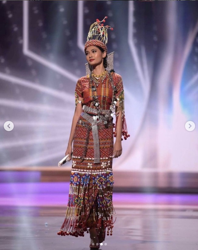 Inilah penampilan Miss Universe Myanmar 2020 Ma Thuzar Wint Lwin saat tampil di atas panggung Miss Universe 2020 mengenakan kostum nasionalnya. Kostum nasional yang dikenakannya ini merupakan pinjaman. Foto: Dok. Instagram @thuzar_wintlwin