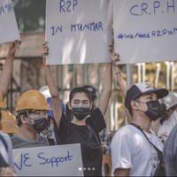 Miss Universe Myanmar 2020 ini sebelumnya juga pernah mengunggah momen dirinya mengikuti aksi demonstrasi untuk menentang kekuasaan militer di negaranya.Foto: Dok. Instagram @thuzar_wintlwin