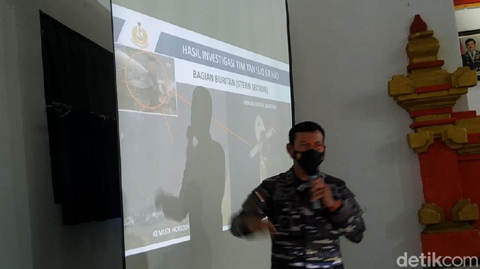 TNI AL mengungkap progres evakuasi KRI Nanggala-402 yang tenggelam di utara Laut Bali