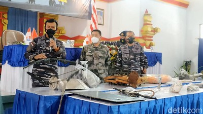 Potret Puing-puing KRI Nanggala yang Berhasil Diangkat