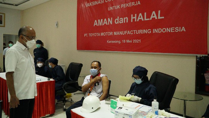 PT. Toyota Motor Manufacturing Indonesia (TMMIN) secara resmi mulai memberikan vaksin COVID-19 kepada karyawan dan keluarga.
