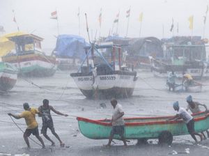 89 Orang Masih Hilang Usai Siklon Tauktae Menerjang India