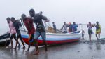 Tsunami COVID-19 Belum Usai, India Kini Dihantam Topan Tauktae