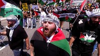 Aksi protes juga berlangsung di Los Angeles. AP Photo/Ringo HW Chiu.