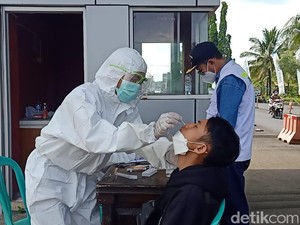 Jalani Rapid Antigen, 5 Pelaku Pariwisata di Pantai Batuhiu Positif Corona