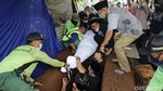 Akbar Tanjung-Yenny Wahid Hadiri Pemakaman Wimar Witoelar