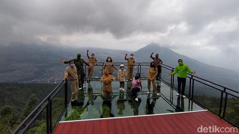 Awang-awang di Gunung Telomoyo Awang-awang di Gunung Telomoyo