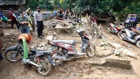 Menurut data BPBD Kabupaten Bogor sebanyak 1.211 warga Desa Rengasjajar, Kecamatan Cigudeg menjadi korban terdampak bencana banjir bandang Sungai Cidangdeur yang terjadi pada Senin (17/5).  